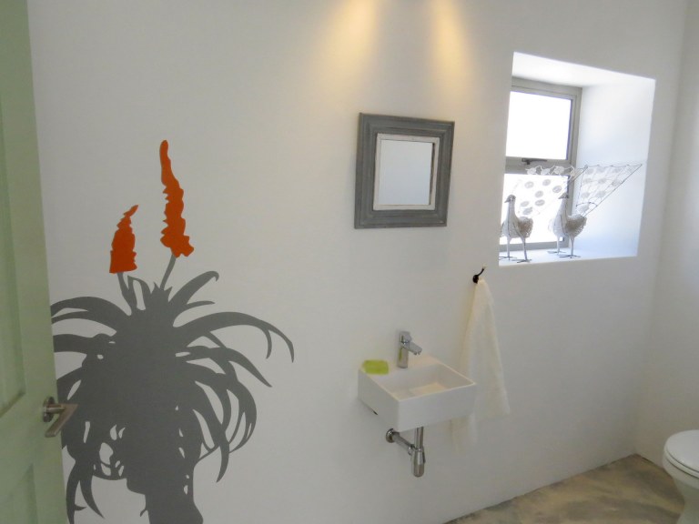 KwaThula Guest lavatory