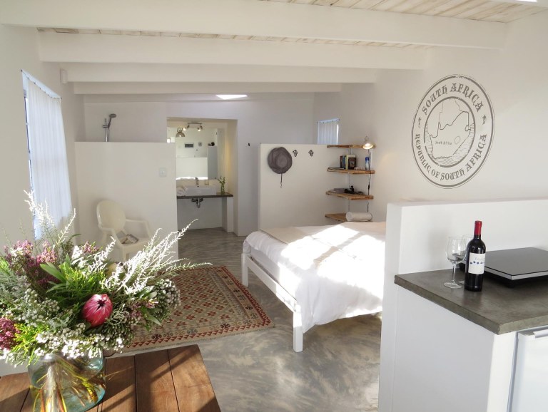 4a-Bedroom and lavatory