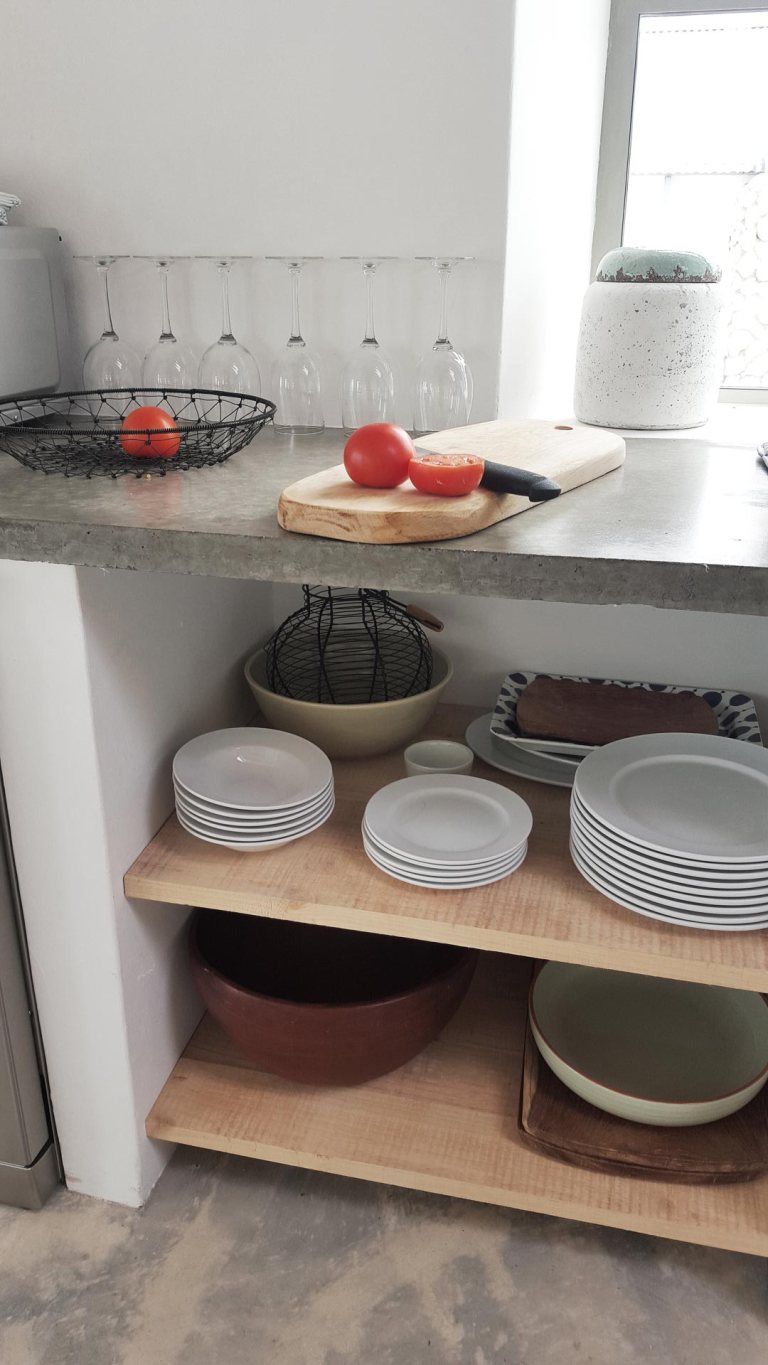 Kitchen-counter-shelf-detail---day